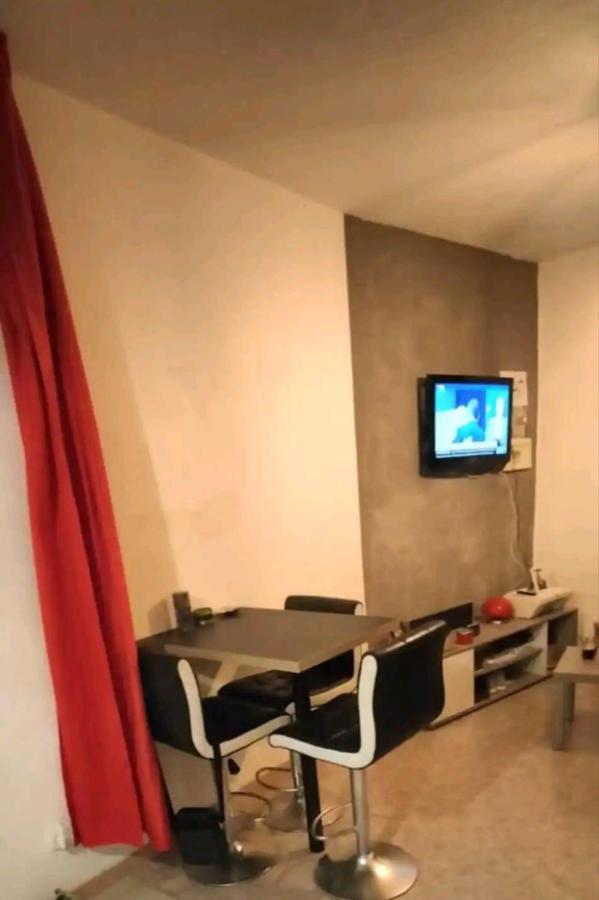 Charmant Studio Appartement Tarascon-sur-Ariège Buitenkant foto